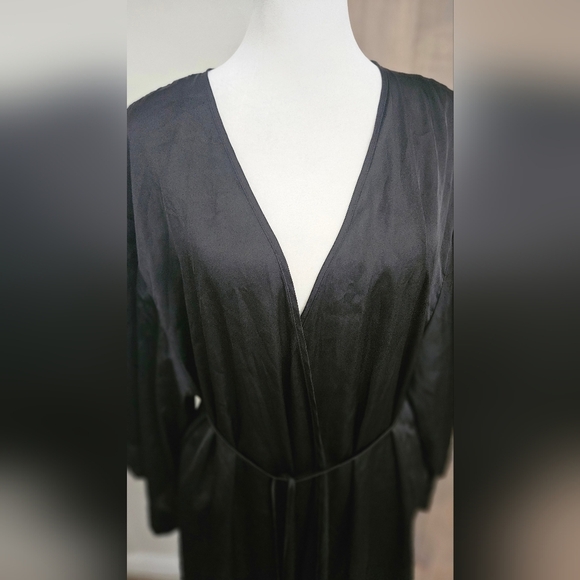 H&M Black Satin Robe With Tie. Size M/L - Picture 3 of 9